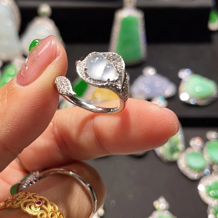 小***猪翡翠银S925镶嵌颈饰