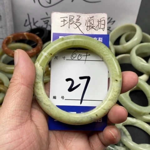 蛇纹石玉手镯未镶嵌