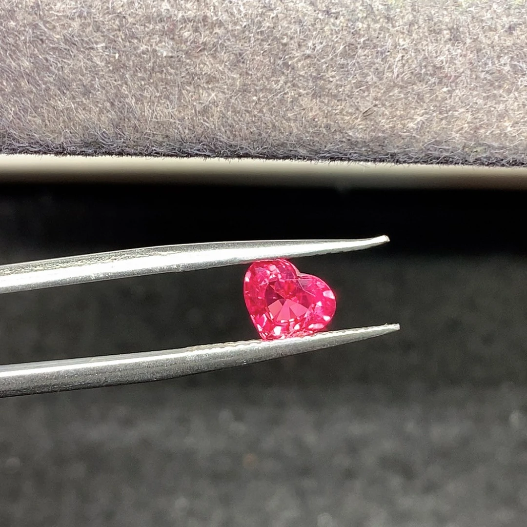 红宝石裸石1.15克拉天然全净玻璃体满火彩鸽血红红宝石
