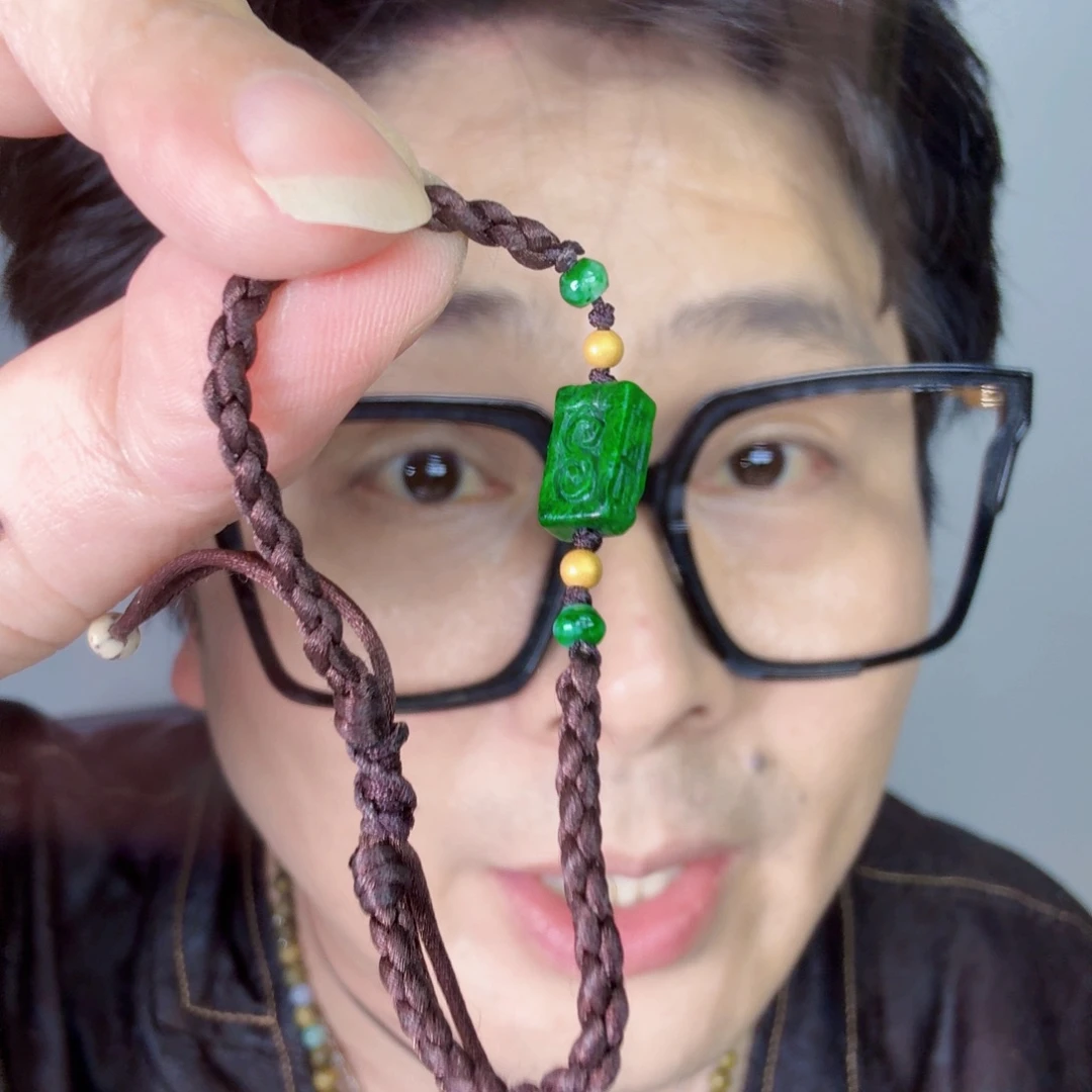 翡翠18K金镶嵌颈饰一件