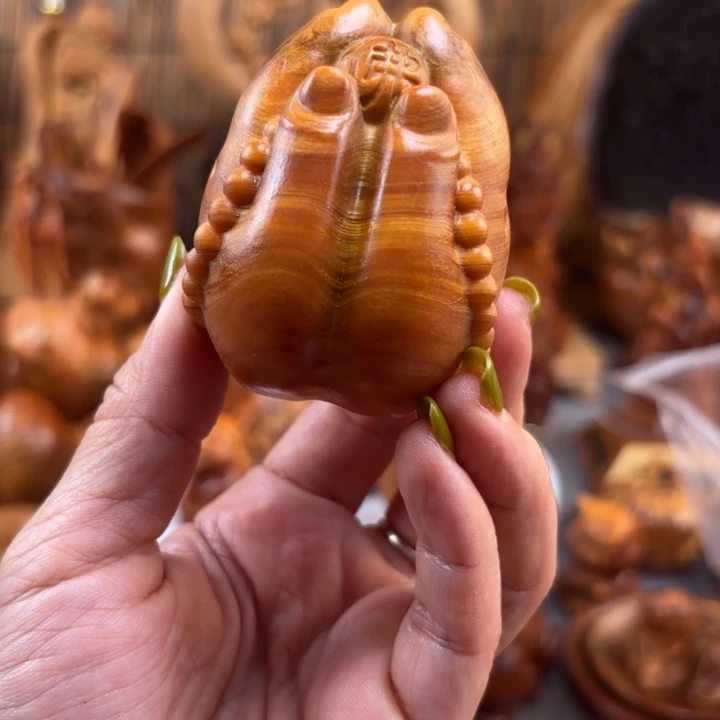 樹***海太行崖柏手把件的设计和制作