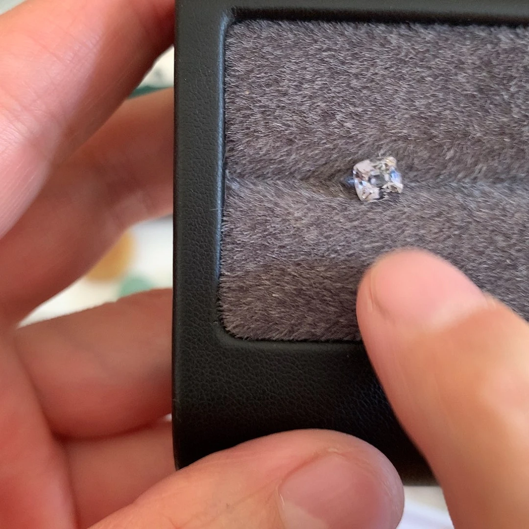 柠***糖尖晶石裸石0.86克拉