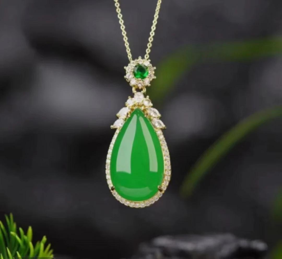 【甄选】时尚  天然无纹无裂精致绿水滴吊坠