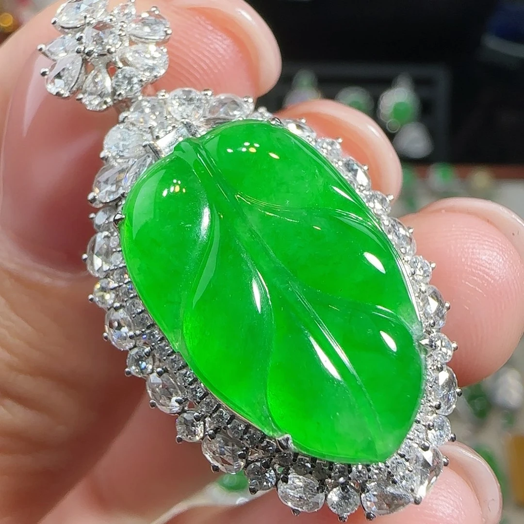 翡翠吊坠(不含链)18K金镶嵌