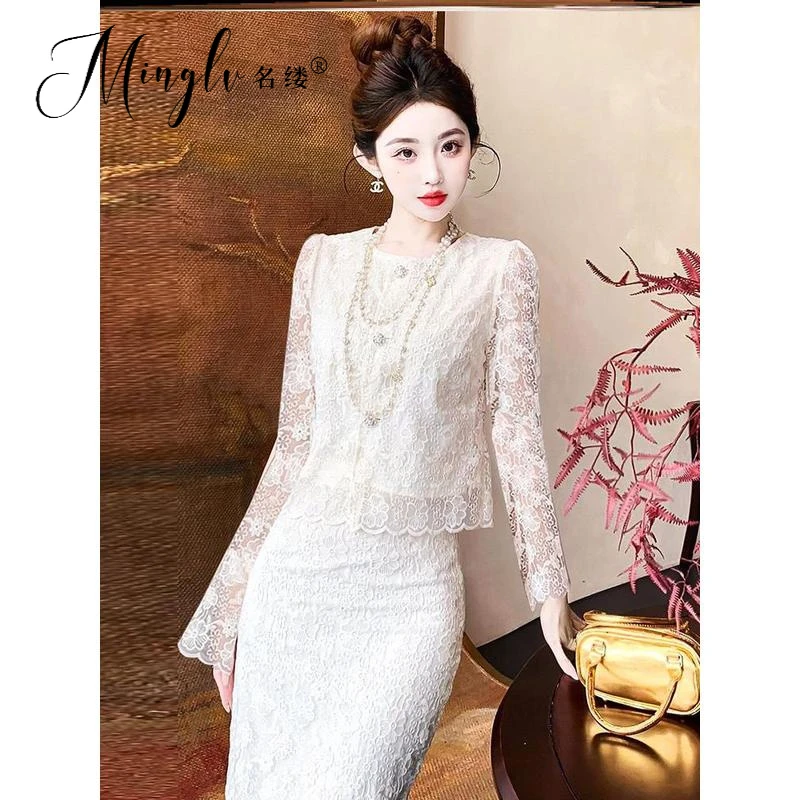 25年秋季时尚高端气质名媛风白色蕾丝刺绣上衣包臀半裙两件式套装