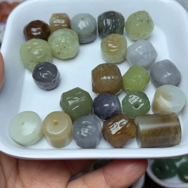 和田玉未镶嵌珠宝半成品21号拍一随机发1颗