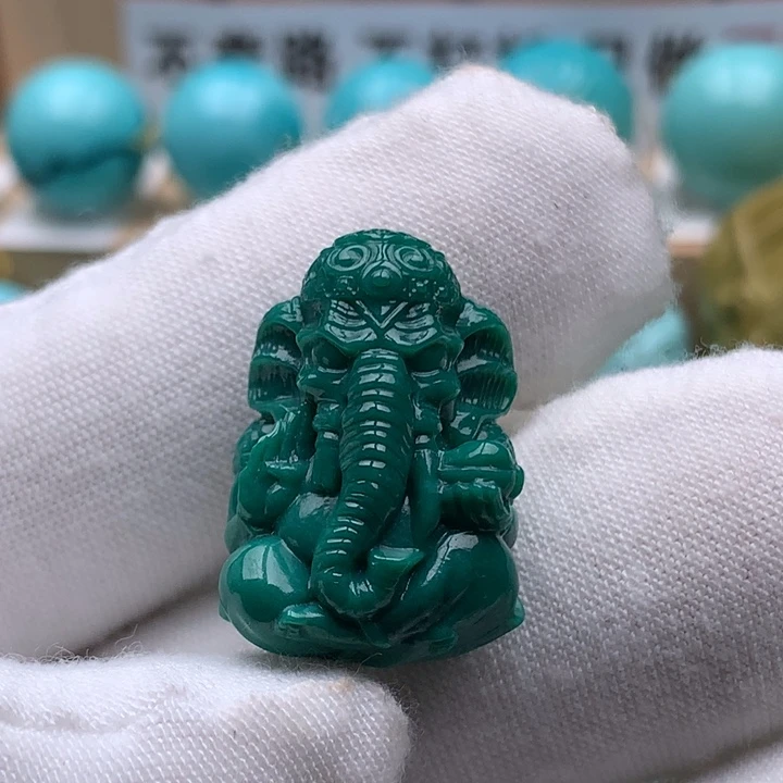 绿松石未镶嵌颈饰