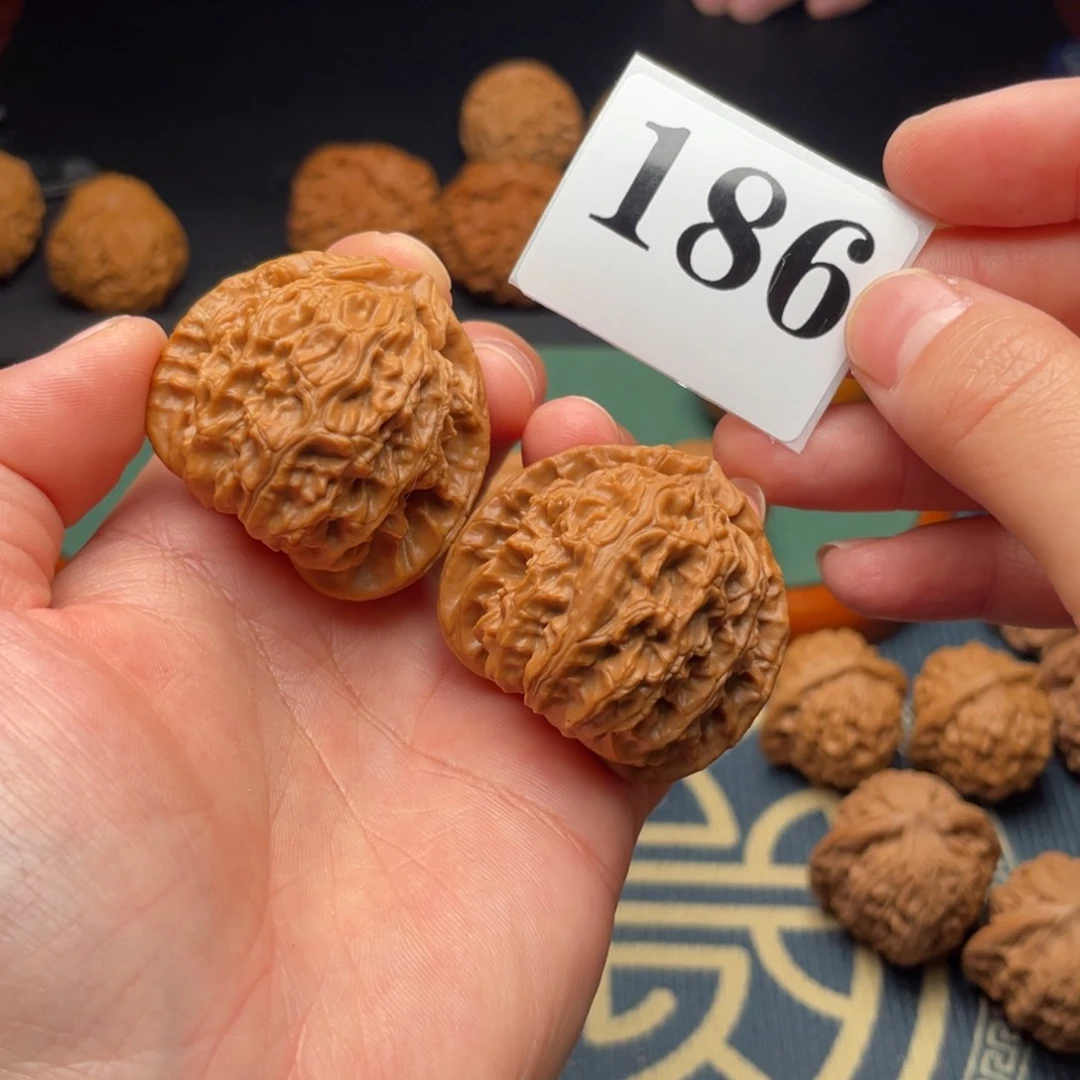 文玩核桃把件40.8全品三角白186号