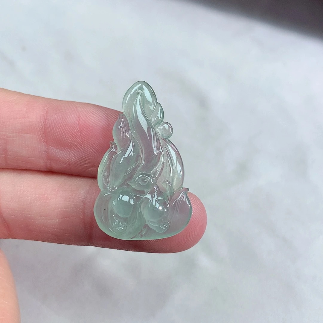 颈饰未镶嵌翡翠九尾狐