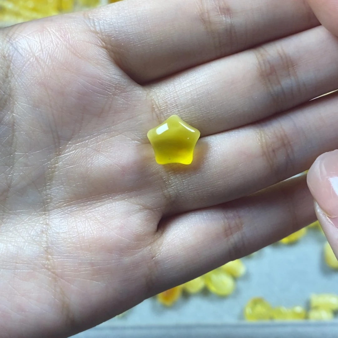 琥珀裸石未镶嵌星星