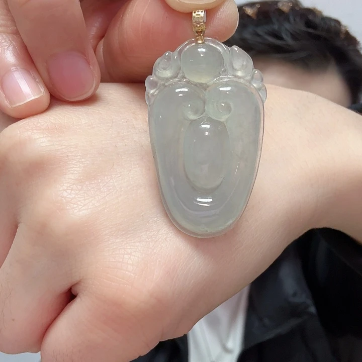 颈饰18K金镶嵌翡翠仓库