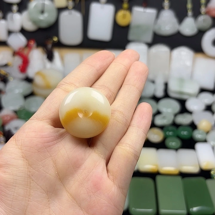 石英质玉未镶嵌颈饰