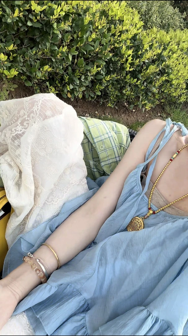 李豆儿 小众设计 蓝色蓬蓬吊带上衣