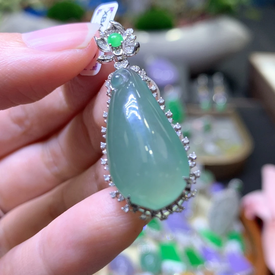 【闪购商品】翡翠颈饰18K金镶嵌翡翠吊坠项链