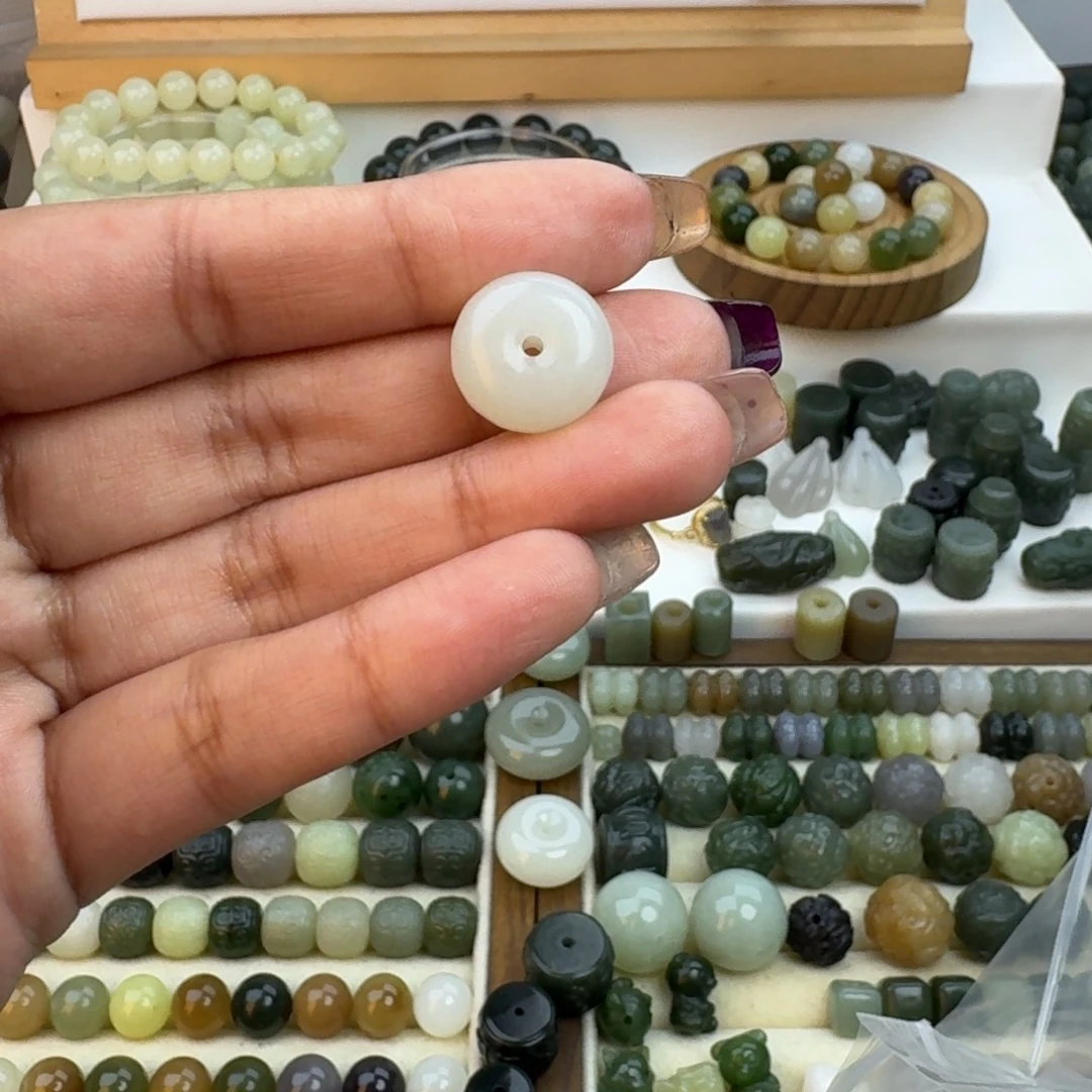 @***秋和田玉未镶嵌珠宝半成品