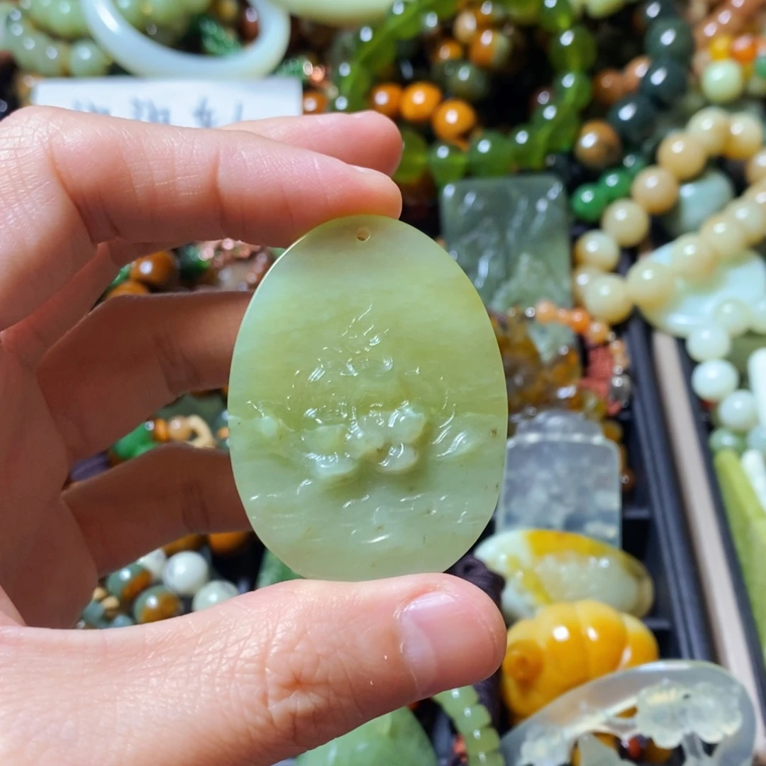 蛇纹石玉未镶嵌颈饰