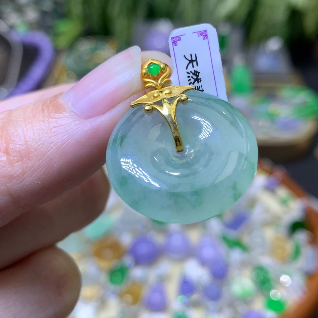 颈饰18K金镶嵌翡翠