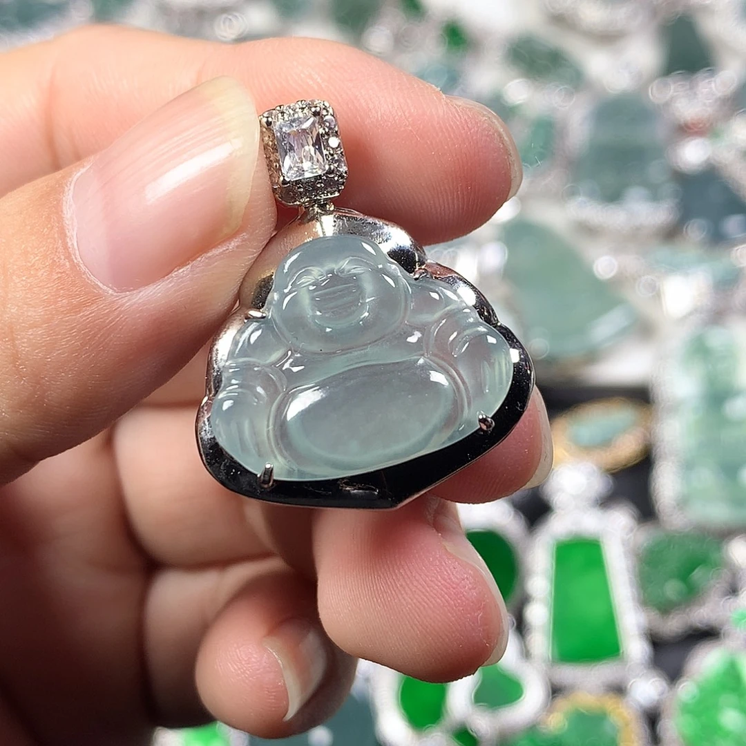 翡翠未镶嵌颈饰佛