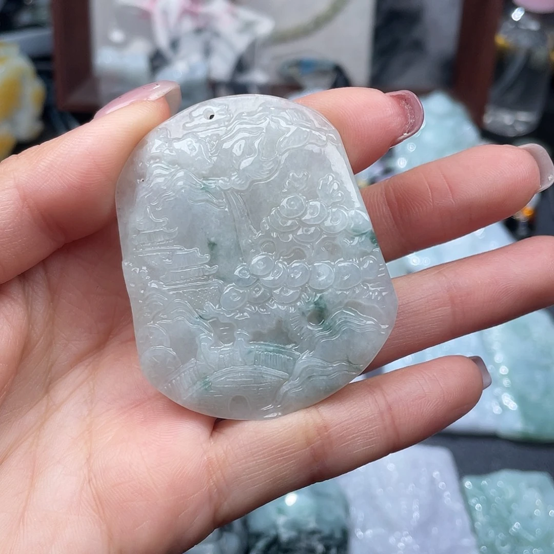 翡翠未镶嵌颈饰有纹