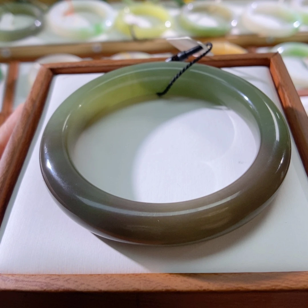 【闪购商品】未镶嵌手镯和田玉