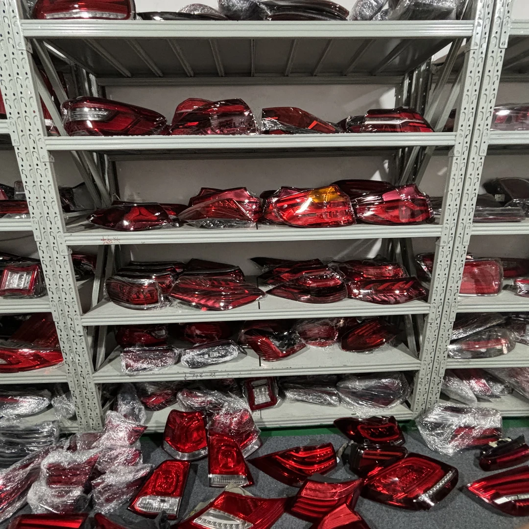 适用奔驰A200 B200 C200L E260 S350 GLC260 GLE350 GLS450后尾灯