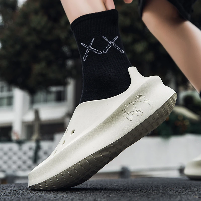 夏季男鞋厚底洞洞鞋新款沙滩凉鞋超轻踩屎感包头拖鞋日常逛街鞋子