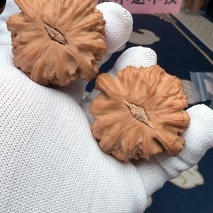 文玩核桃吊坠全品白狮子45