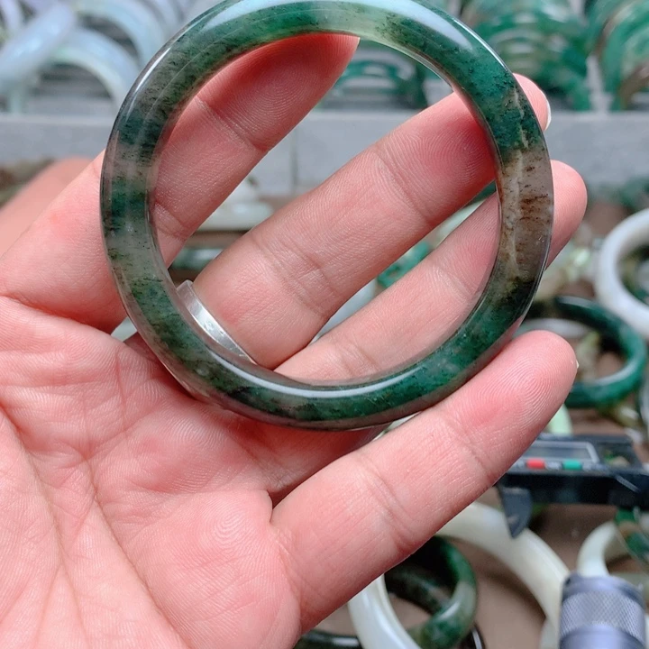 独山玉未镶嵌手镯56