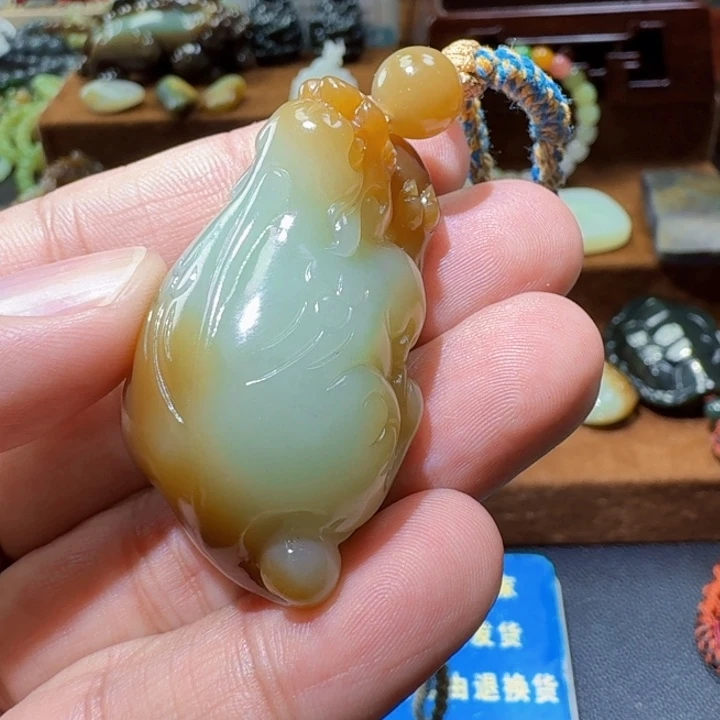 和田玉未镶嵌挂件