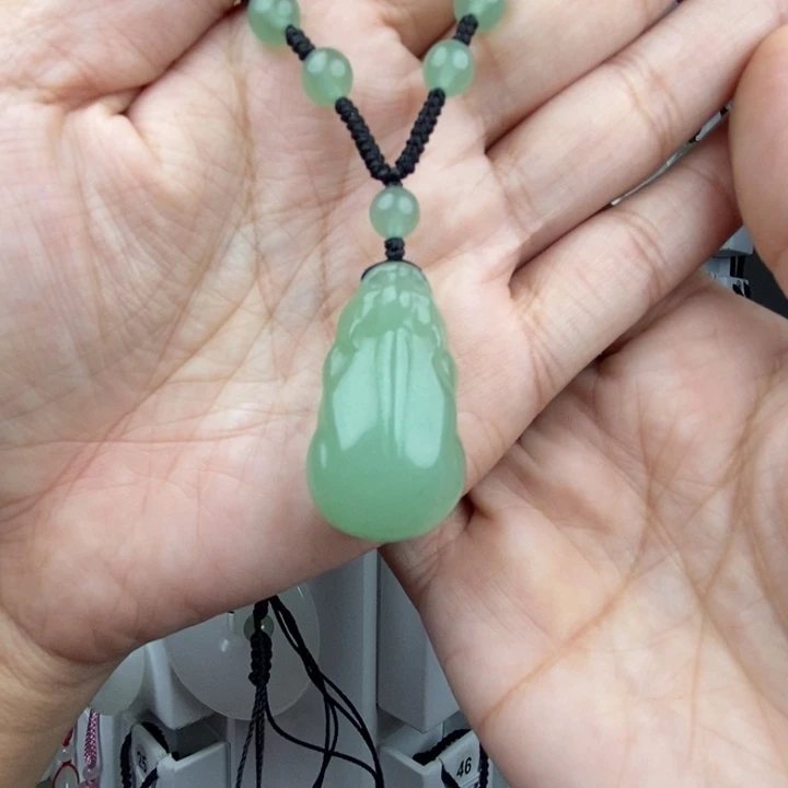 石英质玉未镶嵌颈饰