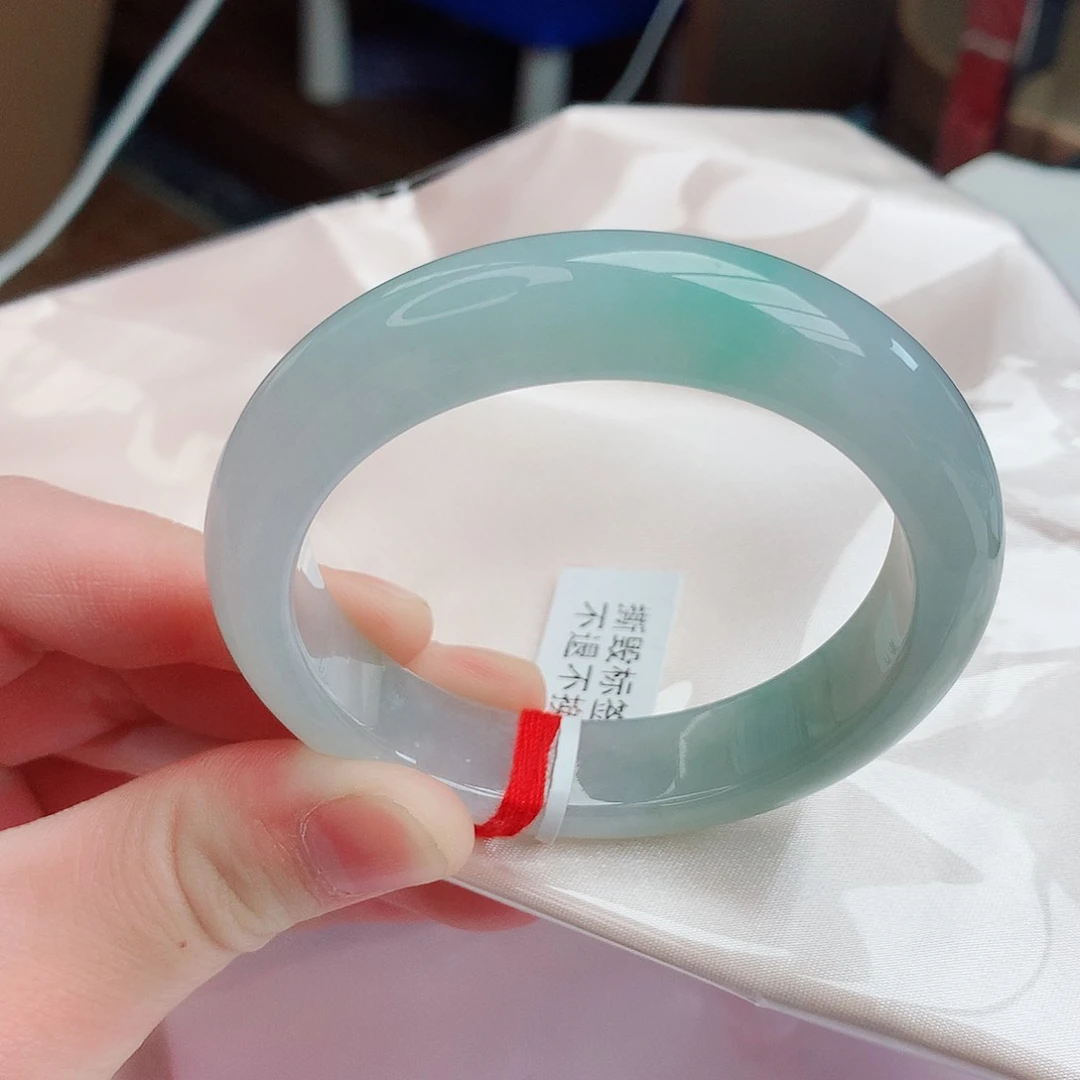 翡翠手镯未镶嵌天然翡翠A货