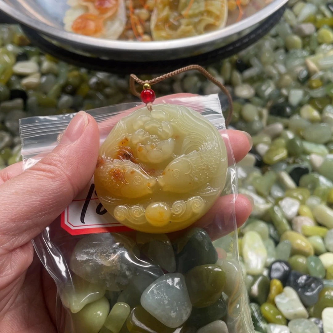 蛇纹石玉颈饰未镶嵌