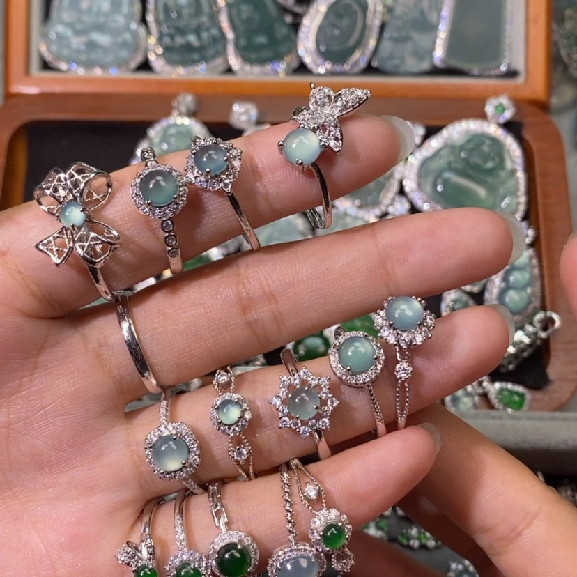 【闪购商品】翡翠未镶嵌颈饰奋***！天然