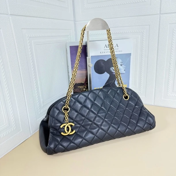 95新 Chanel/香奈儿 黑金小号保龄球单肩包