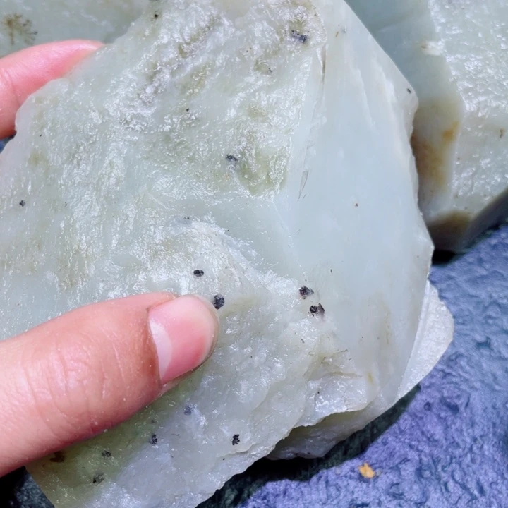 华***山和田玉未镶嵌珠宝半成品