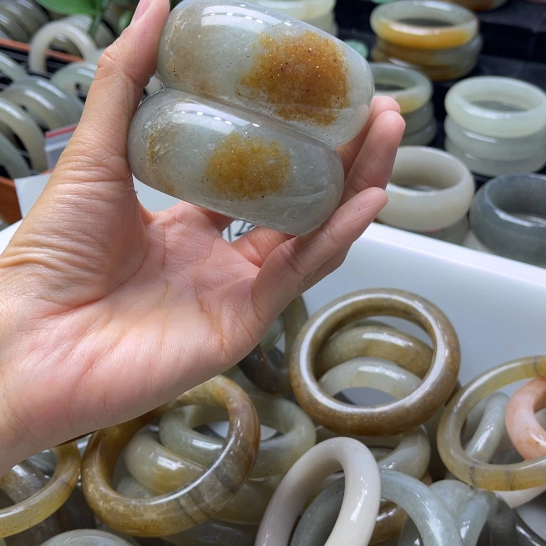 ～***帘石英岩玉未镶嵌手镯