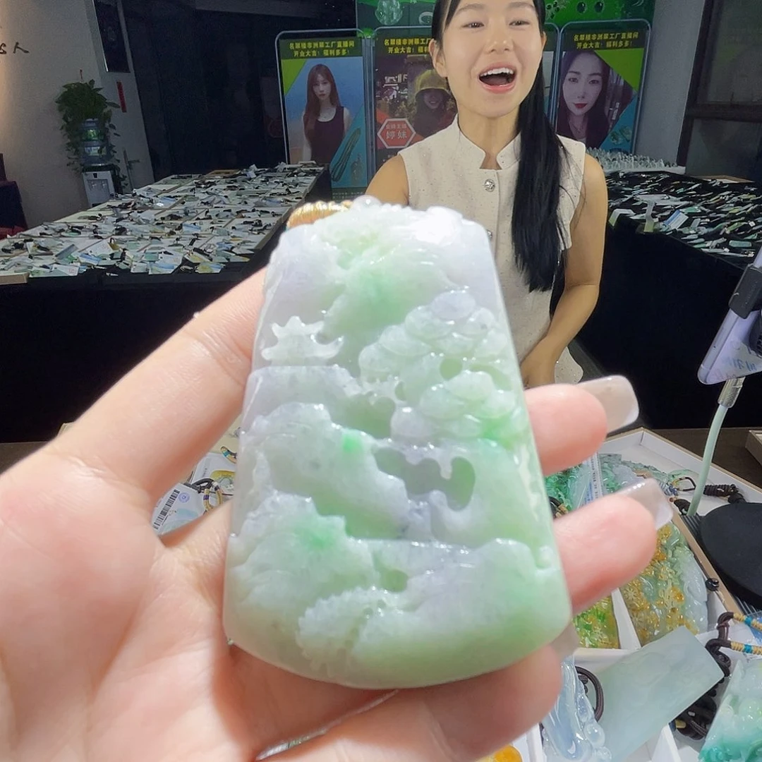 颈饰未镶嵌翡翠一个
