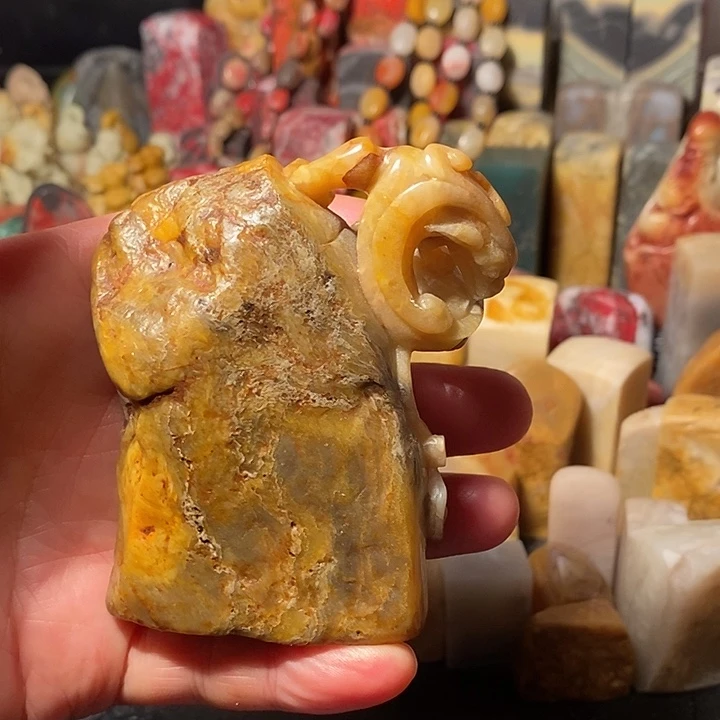 昌化鸡血石小摆件