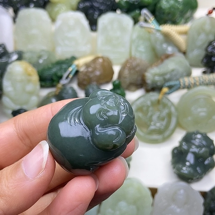 和田玉未镶嵌颈饰