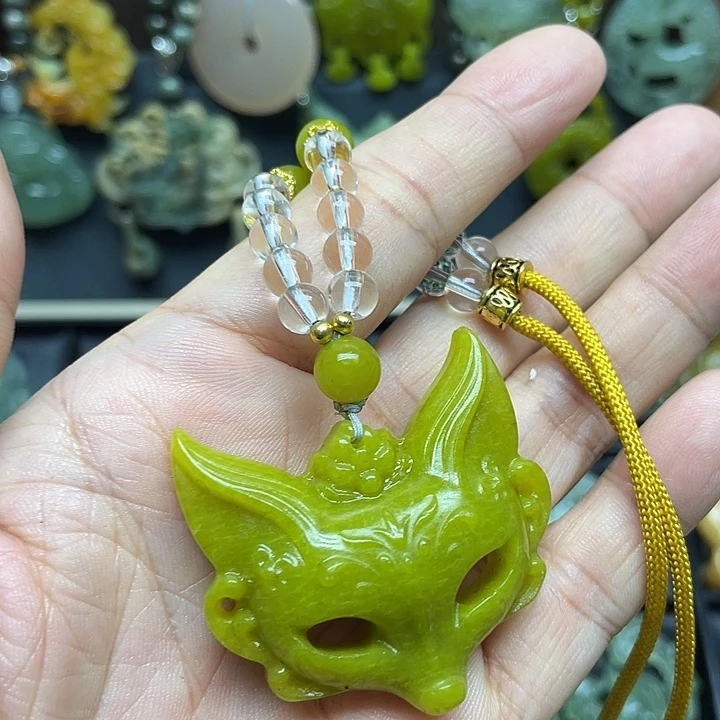 蛇纹石玉未镶嵌颈饰