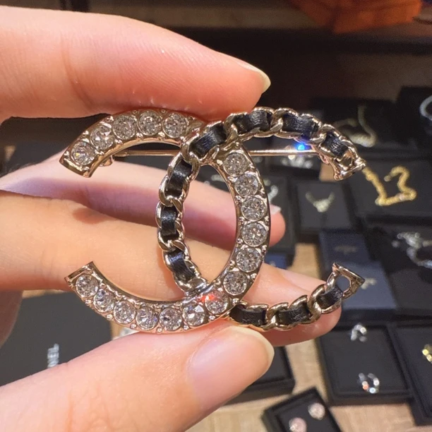 未使用 Chanel/香奈儿 澳海贝/25b皮穿链带钻胸针