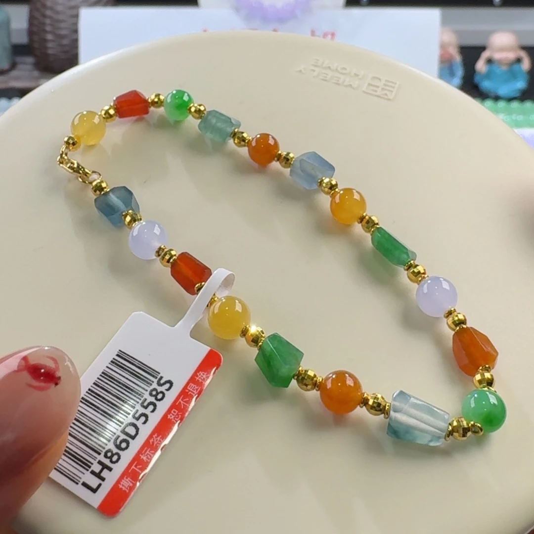 翡翠颈饰未镶嵌浓彩盘缠