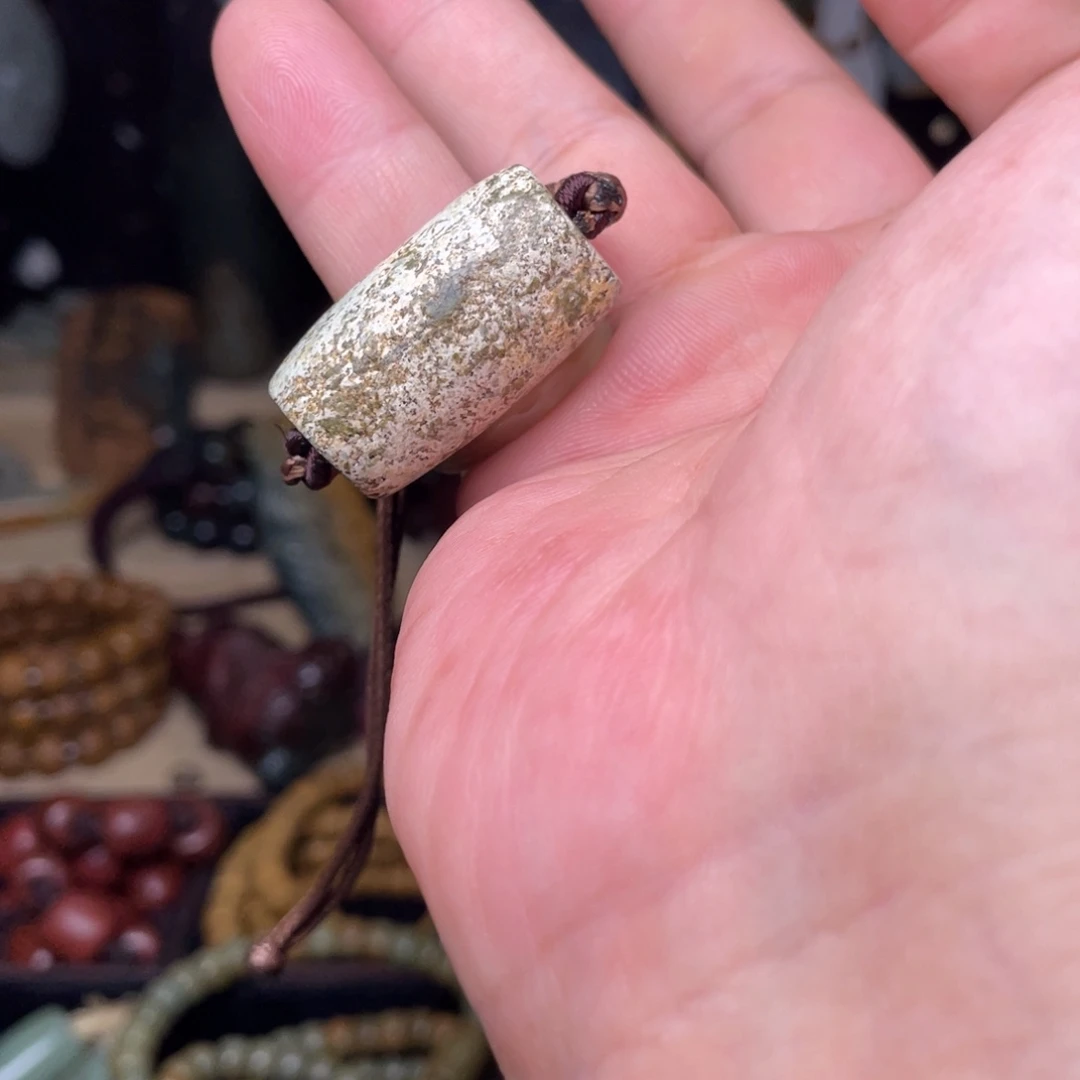 岫岩河磨玉(透闪石质玉)未镶嵌颈饰