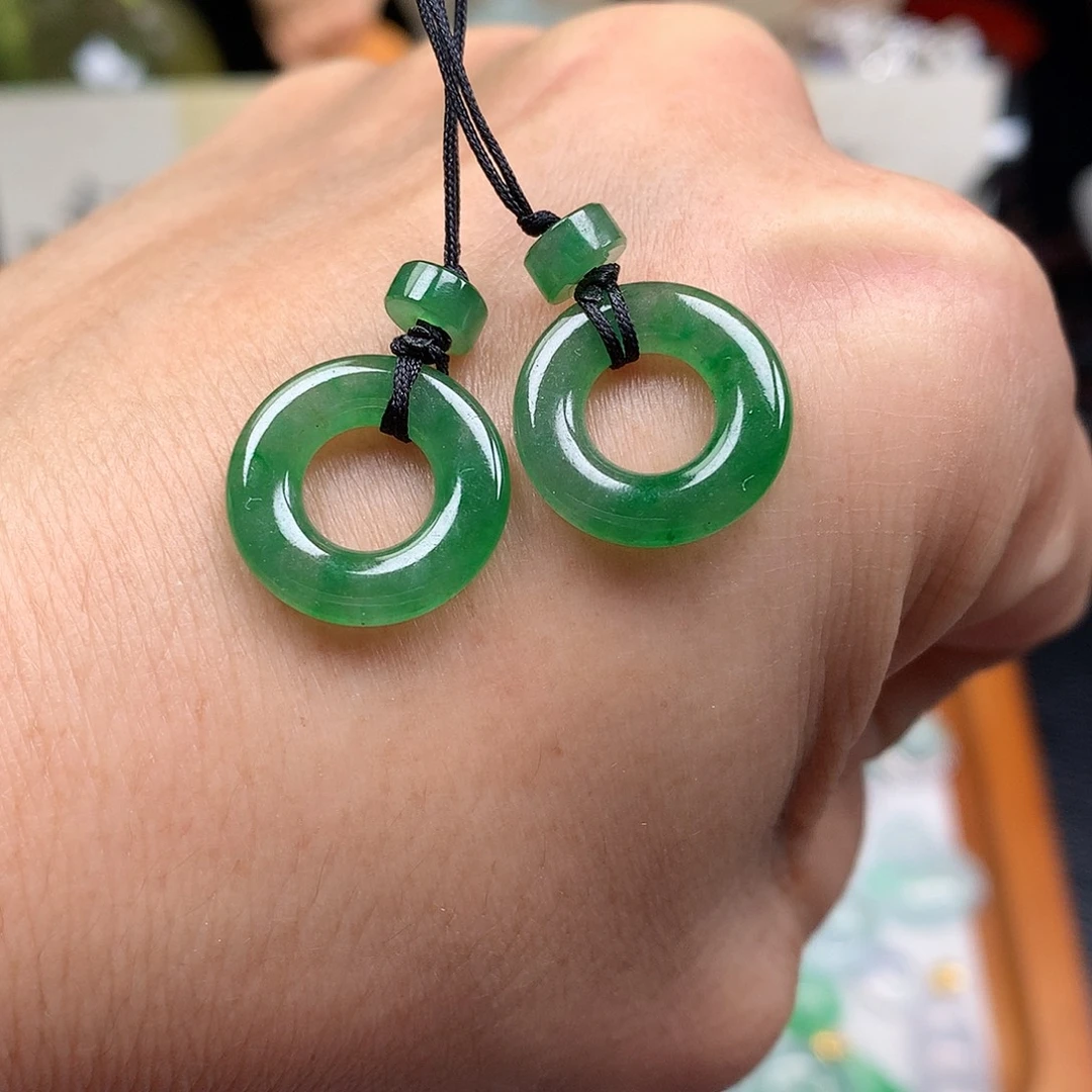 翡翠裸石缅甸天然A货翡翠阳绿甜甜圈