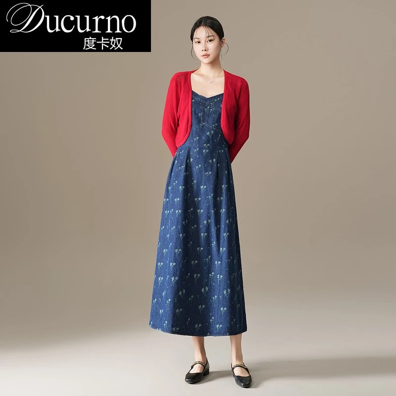 2026新款秋季穿搭一整套气质上衣牛仔背带裙连衣裙减龄两件套装女