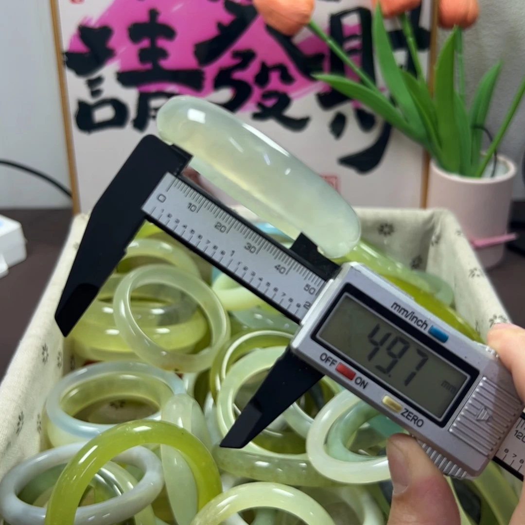 蛇纹石玉手镯未镶嵌149瑕疵