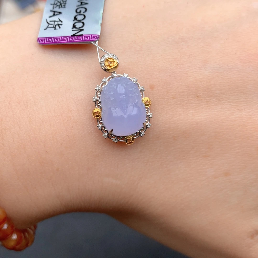 18K金镶嵌挂件翡翠