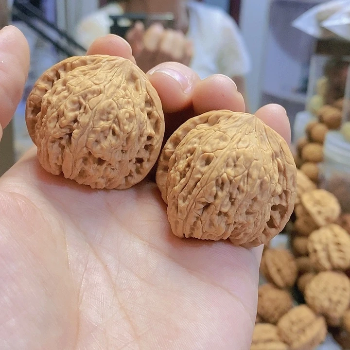 【闪购商品】文玩核桃把件40泥鳅背