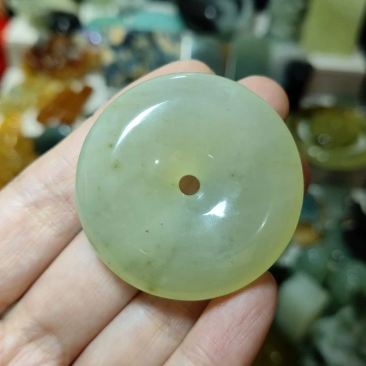 灵***通岫玉未镶嵌平安扣