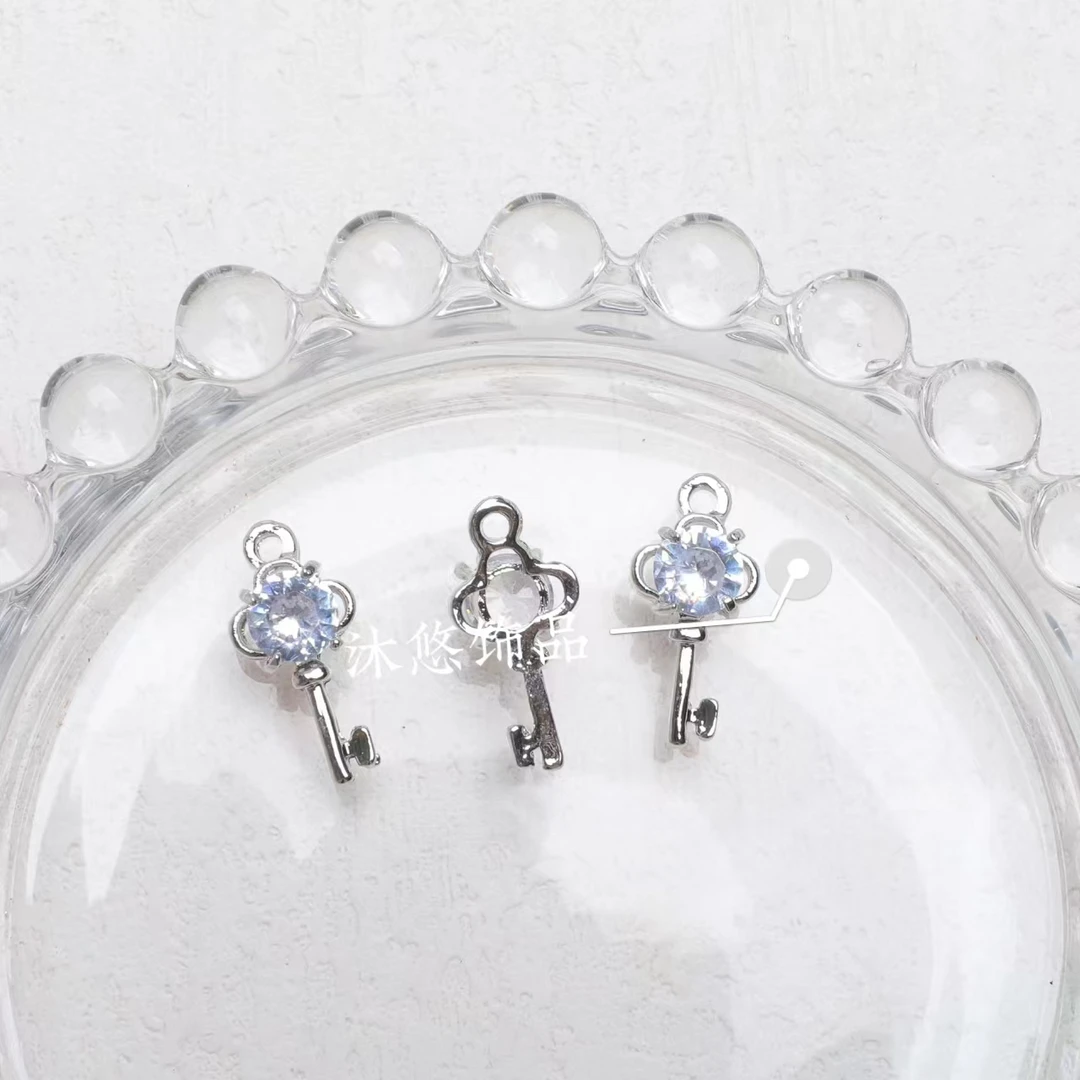 <沐悠饰品.diy> P518 高保色锆石钥匙挂坠diy